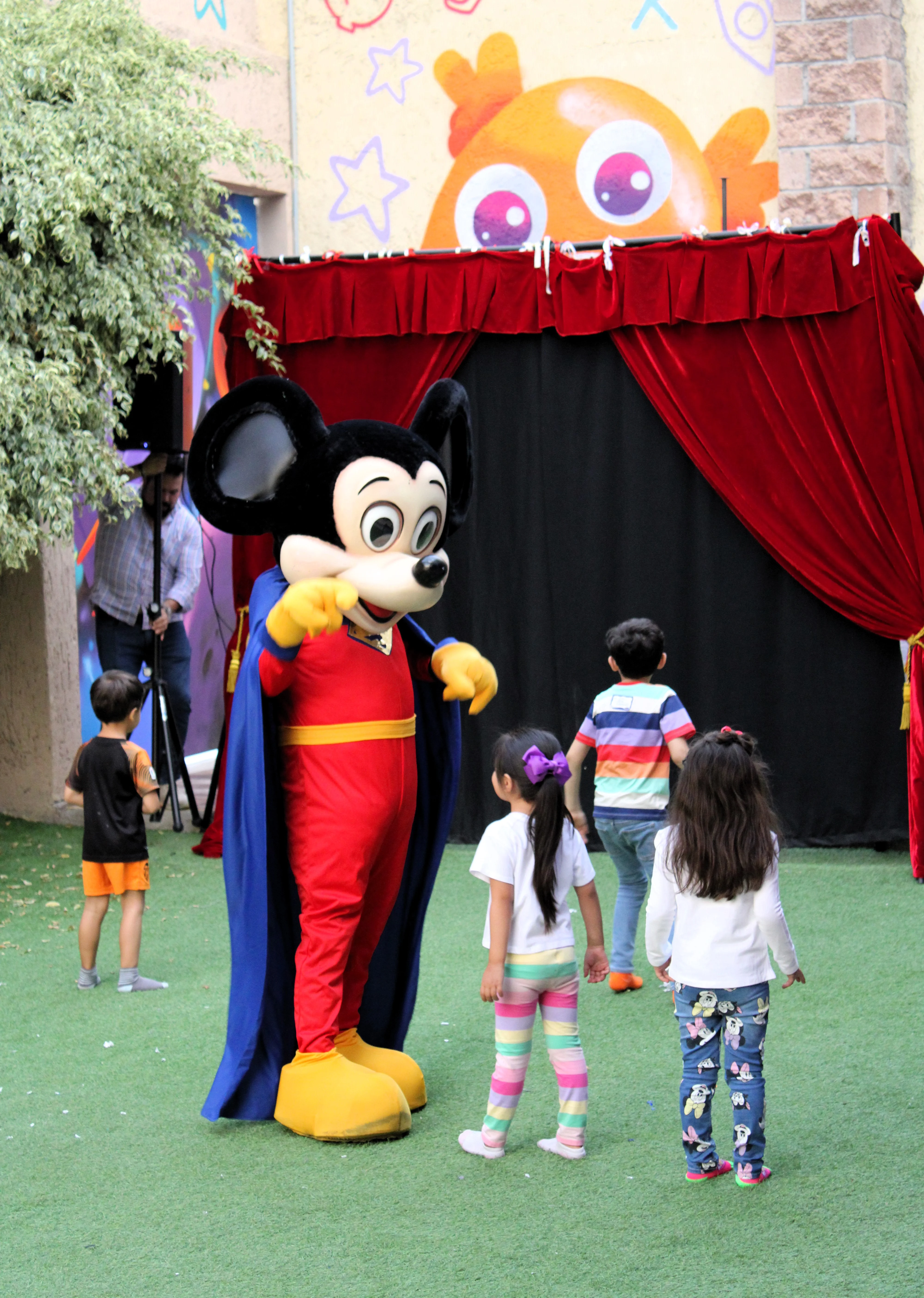 Show de personajes en fiesta exclusiva Kidiverso