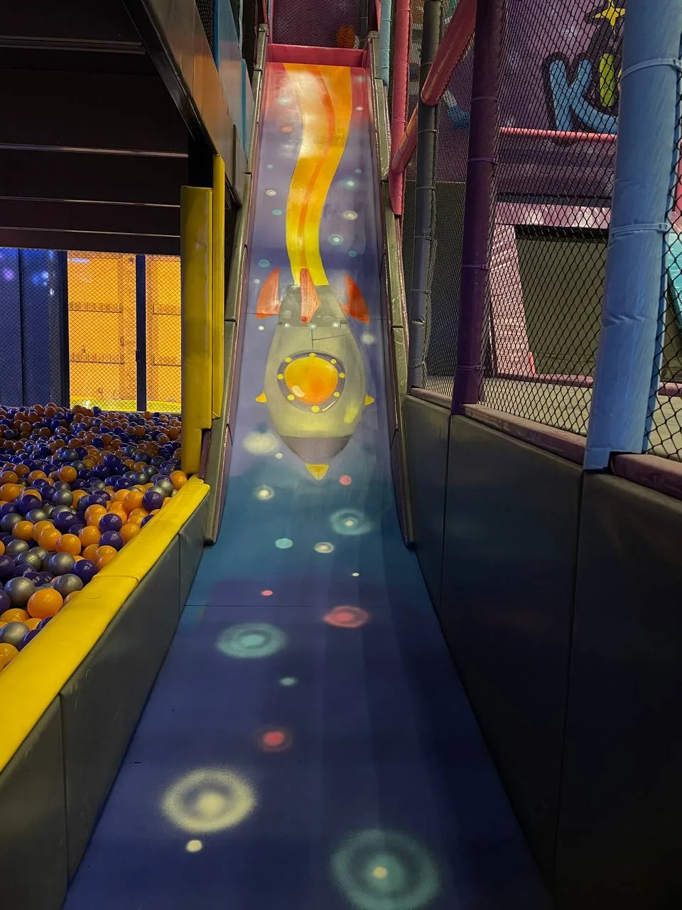 Resbaladilla Galáctica Kidiverso